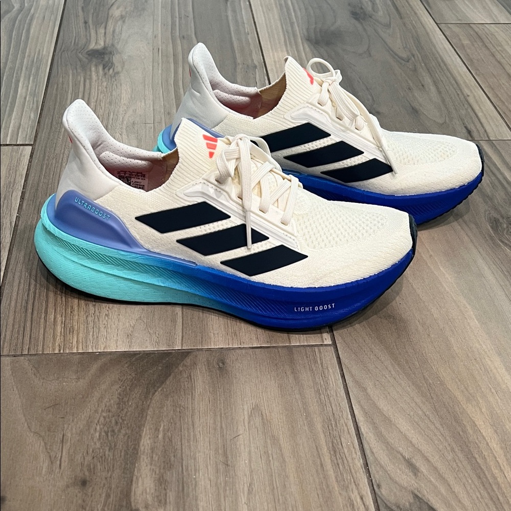 Adidas women’s Ultraboost 5x size 7.5 like new